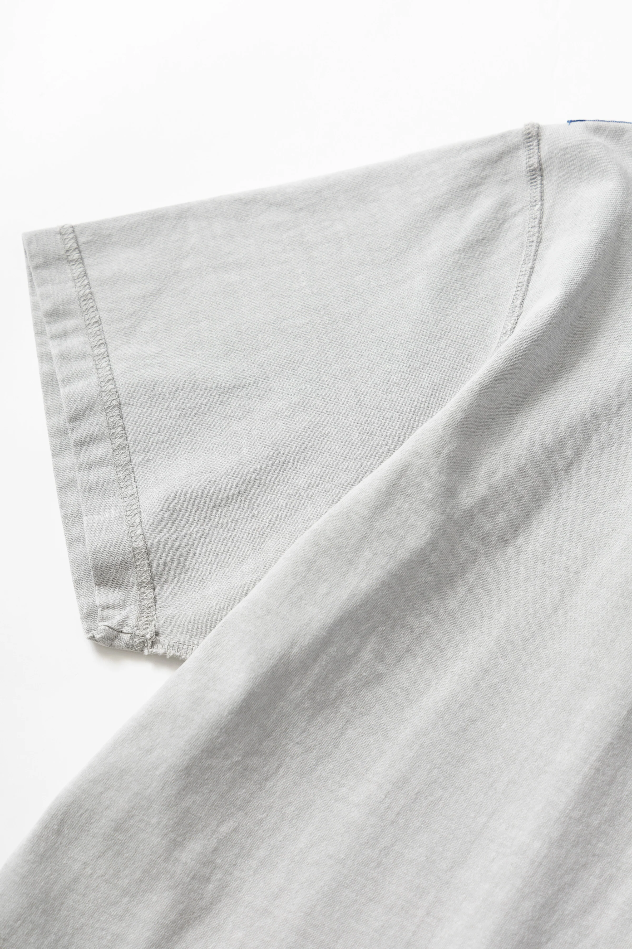 Larriet - Blind Tee - Grey - Image 6