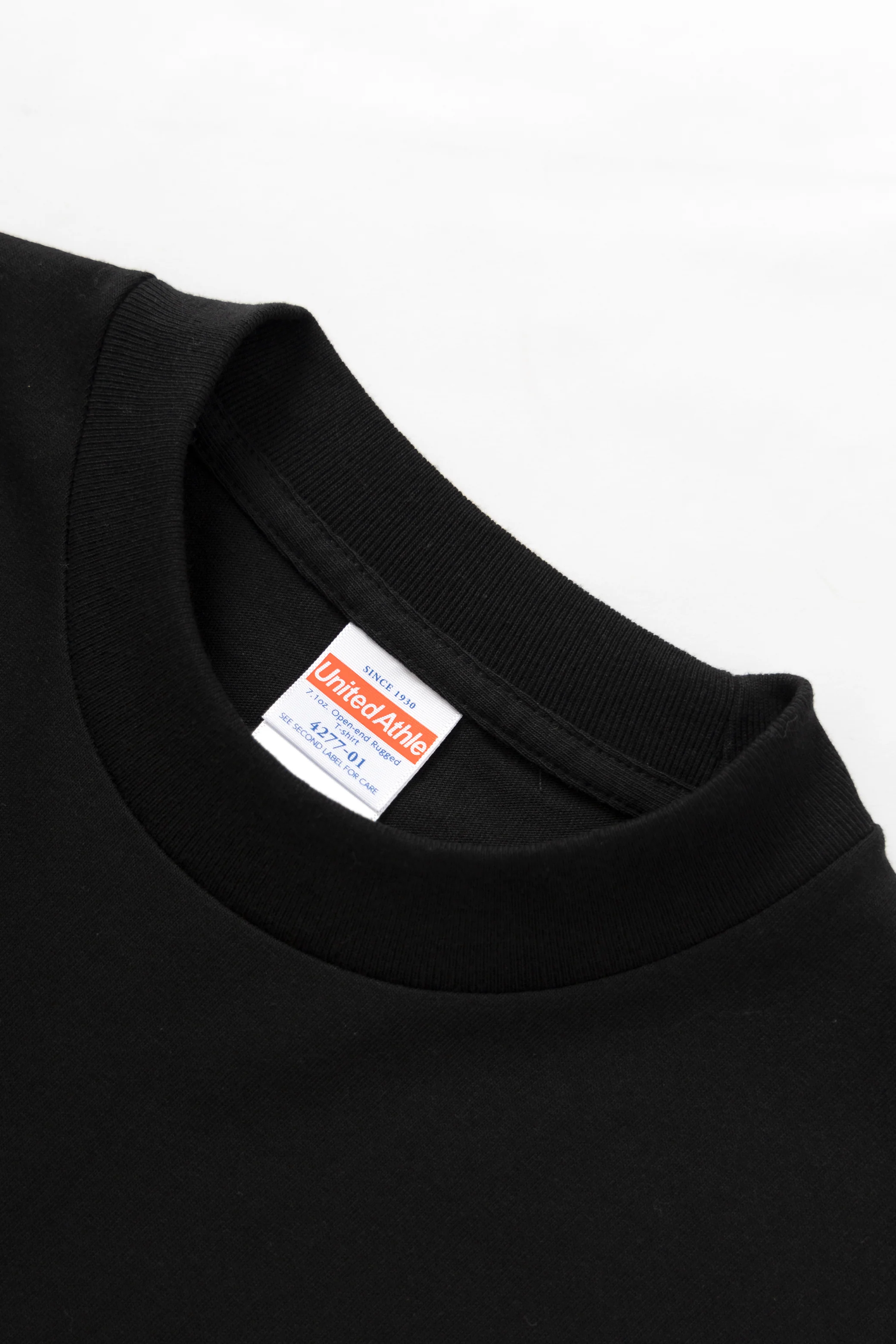 United Athle - 4277 7oz Open End Rugged T-Shirt - Black - Image 2